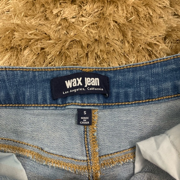 2 Pairs of Women’s Jean Shorts - Picture 4 of 7